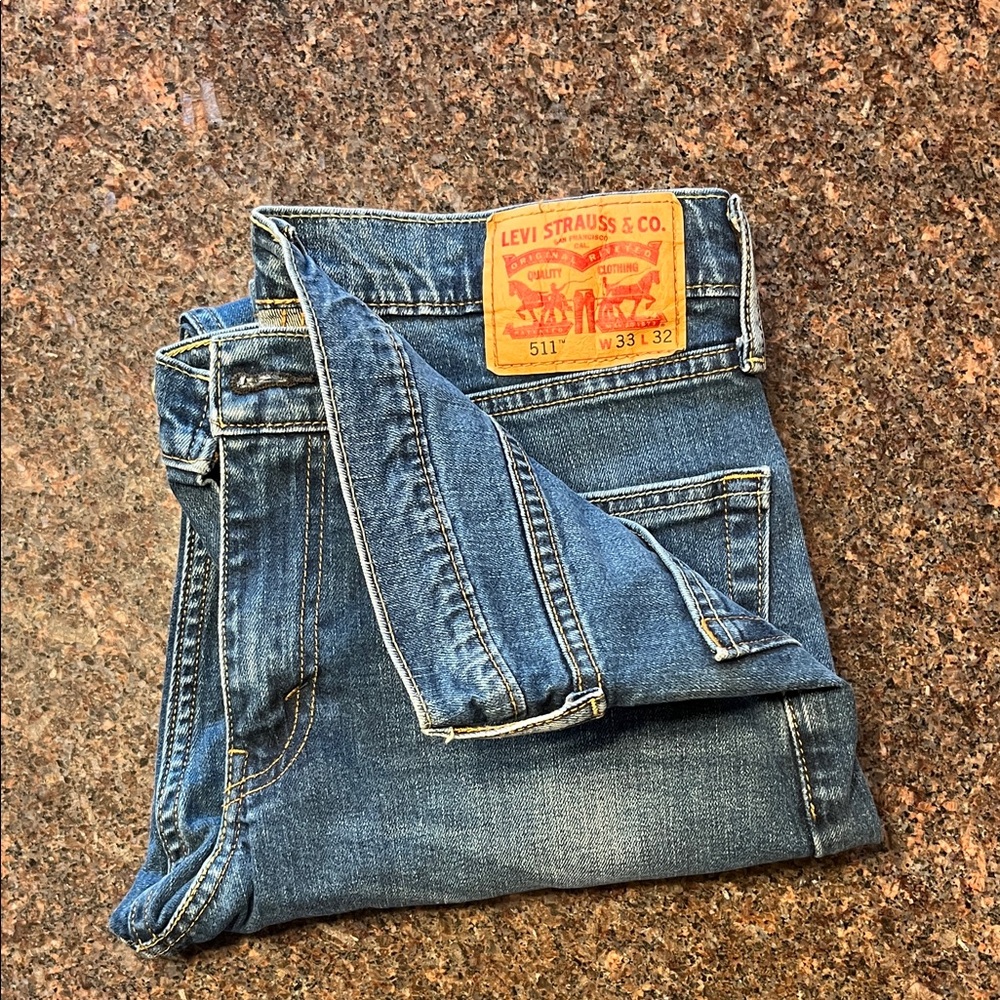 Levi's Men's Straight Jeans in Medium Blue Denim